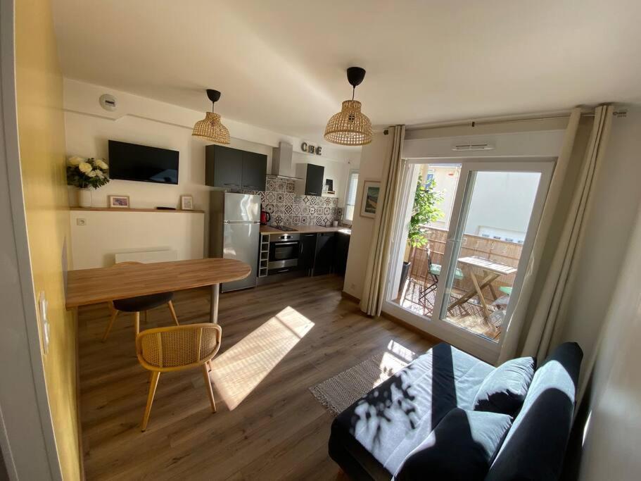 A 50 M De La Plage, De 35 M2 : Les Pieds Sales Apartment Bréhal