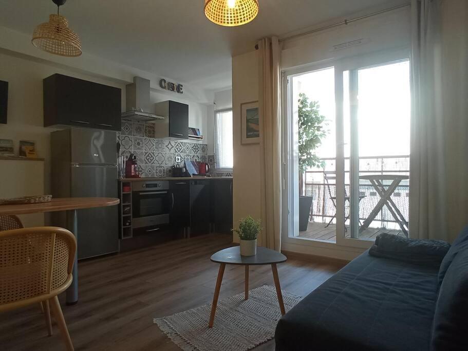 A 50 M De La Plage, De 35 M2 : Les Pieds Sales Apartment