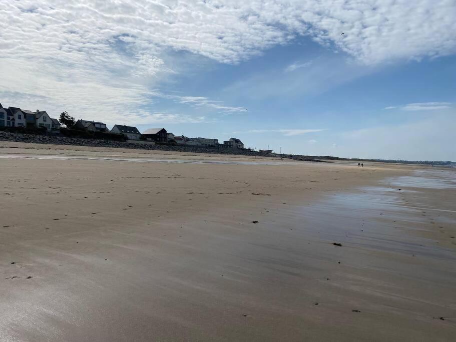 A 50 M De La Plage, De 35 M2 : Les Pieds Sales