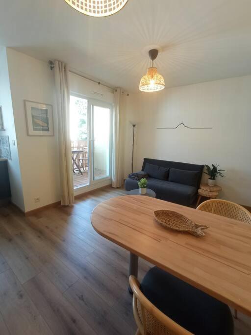 A 50 M De La Plage, De 35 M2 : Les Pieds Sales Apartment *