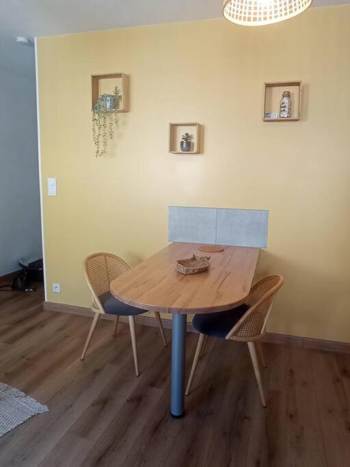 Apartment A 50 M De La Plage, De 35 M2 : Les Pieds Sales Bréhal